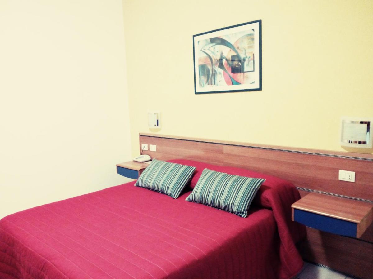 Hotel San Lorenzo Pegognaga Стая снимка